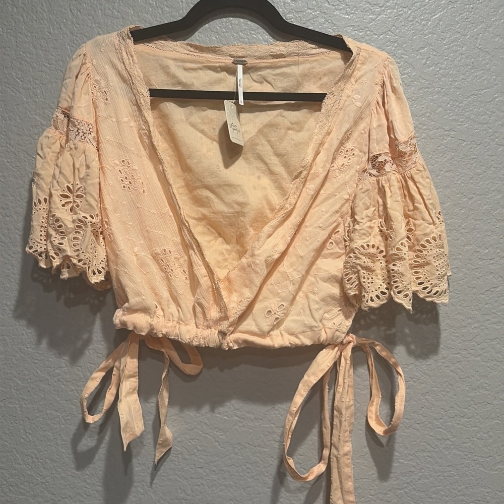 NWT Free People Imogen Bermuda Sands Eyelet Crop Top Flutter Sleeve Sz L Boho